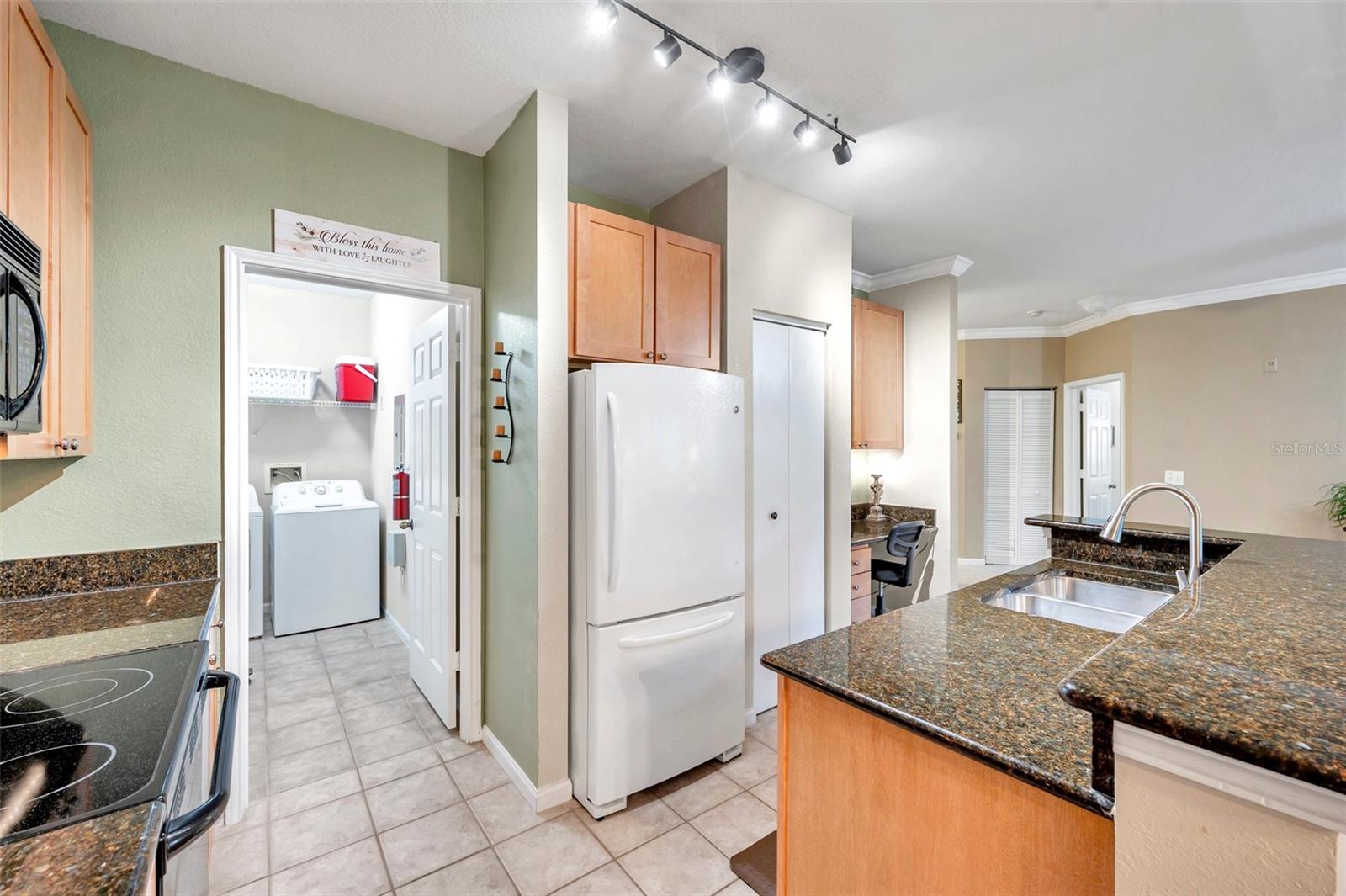 Image 9 of 48 For 2279 Portofino Place 20-2025
