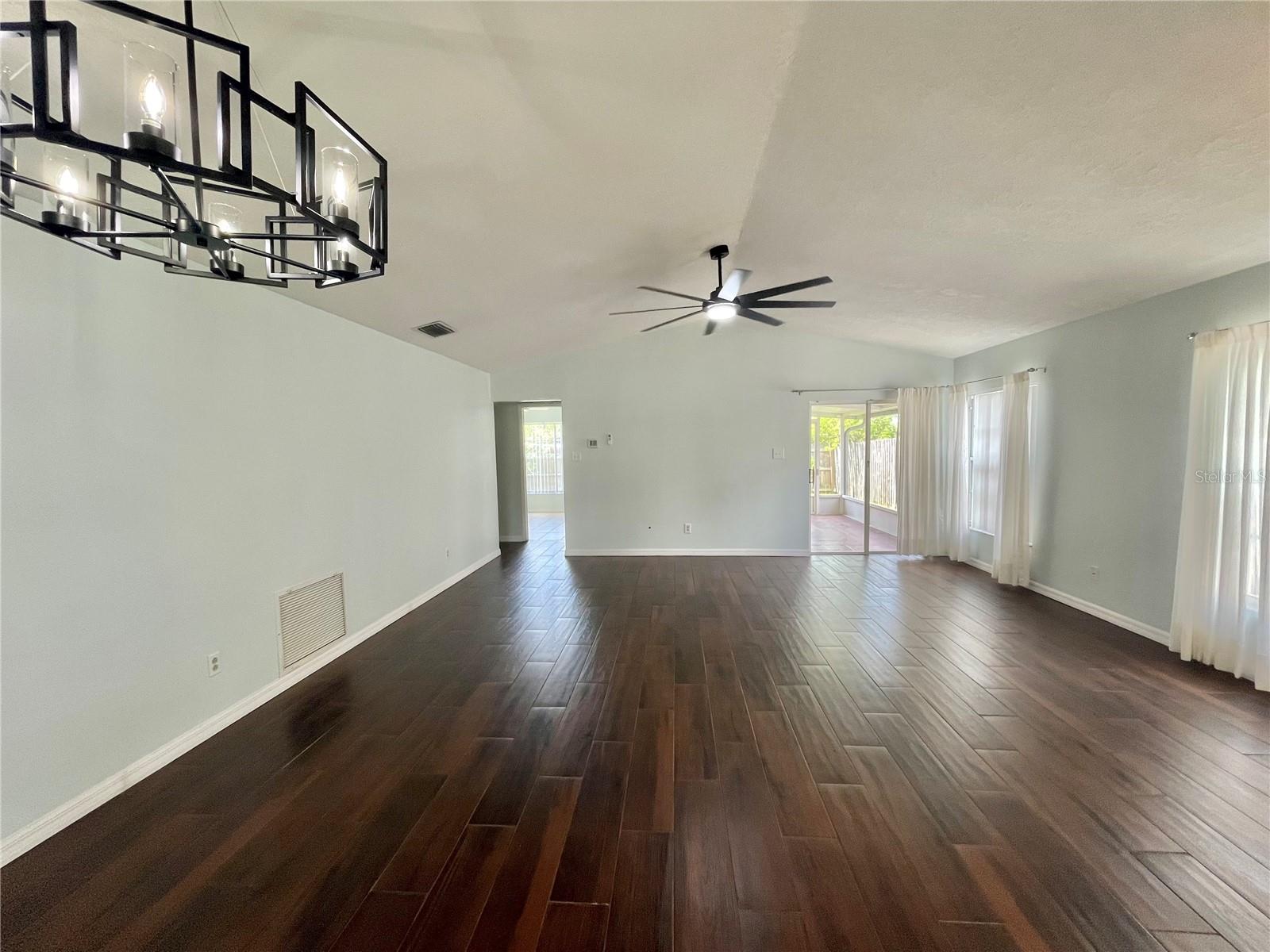Image 5 of 13 For 1442 Tiverton Drive