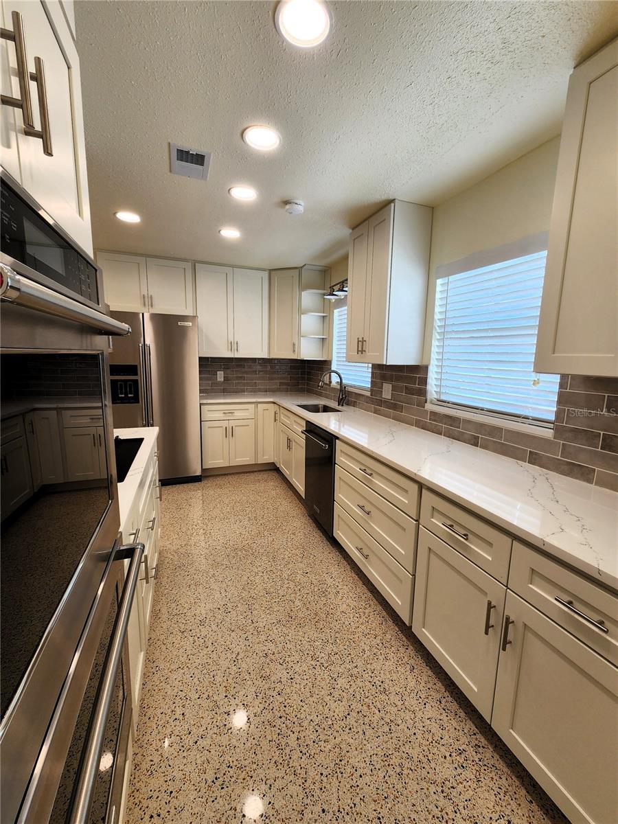 Image 11 of 33 For 3790 Beach Drive Se