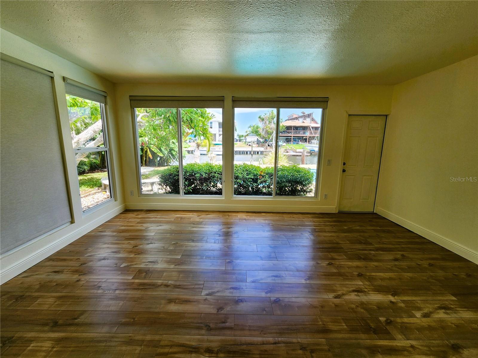 Image 20 of 33 For 3790 Beach Drive Se