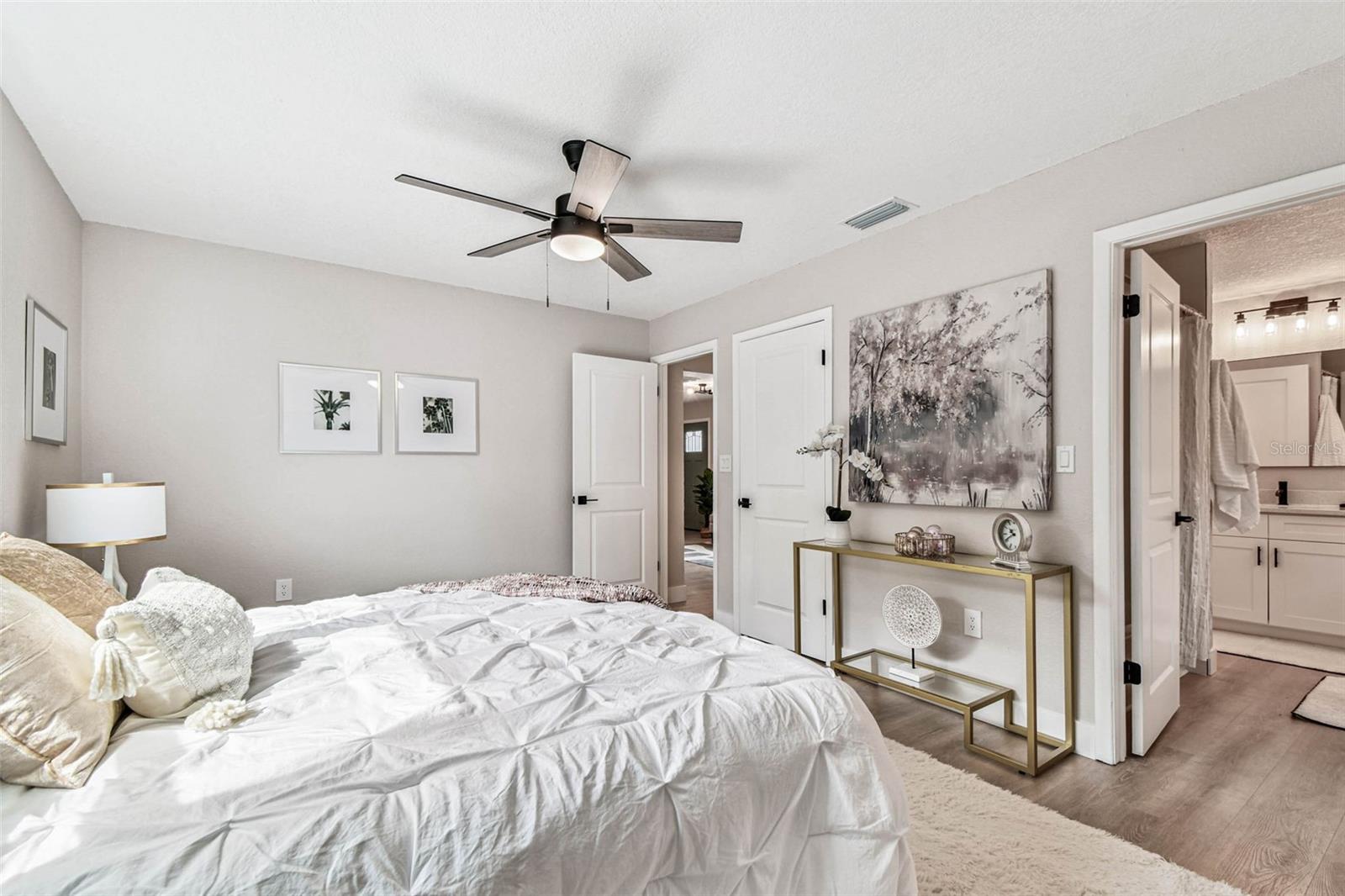 Listing photo id 10 for 1339 Jambalana Drive