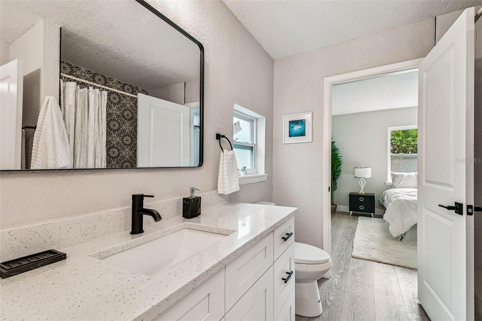 Listing photo id 13 for 1339 Jambalana Drive