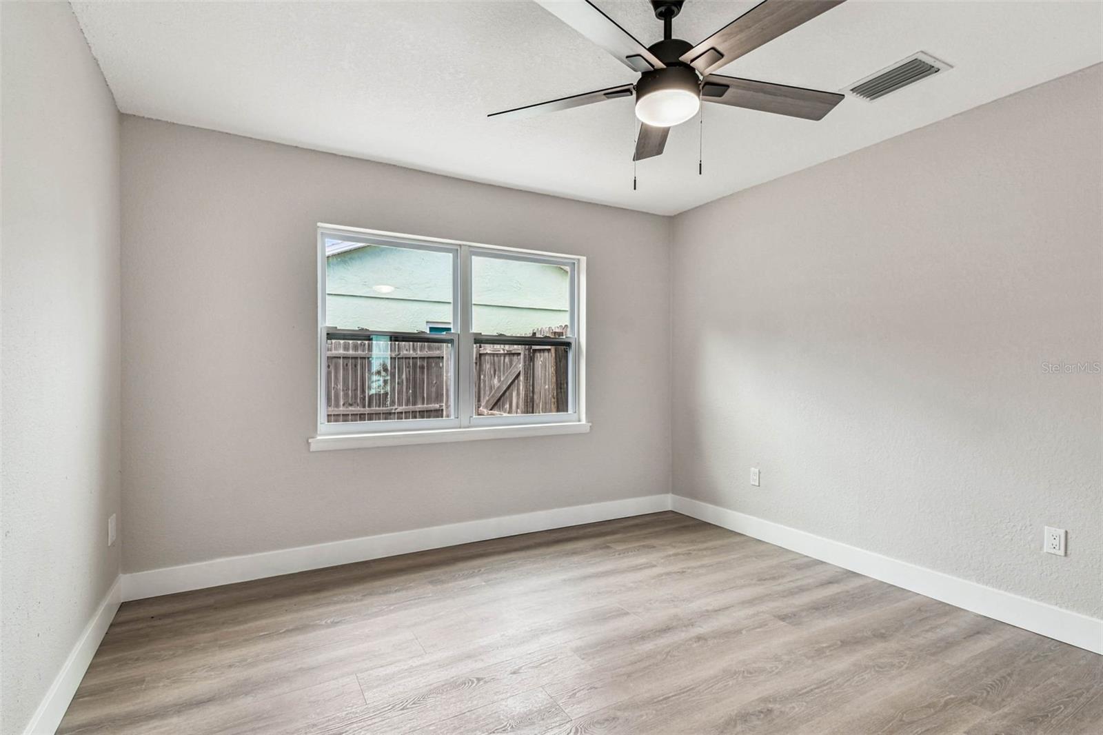 Listing photo id 14 for 1339 Jambalana Drive