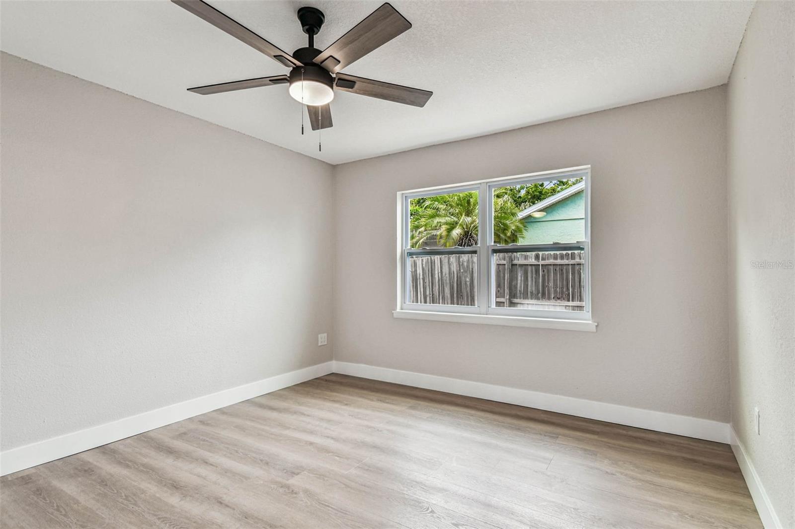 Listing photo id 15 for 1339 Jambalana Drive