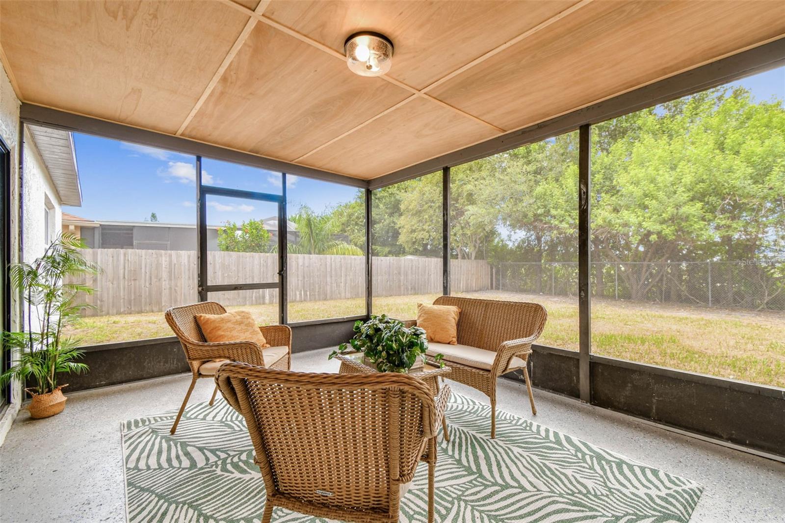Listing photo id 19 for 1339 Jambalana Drive