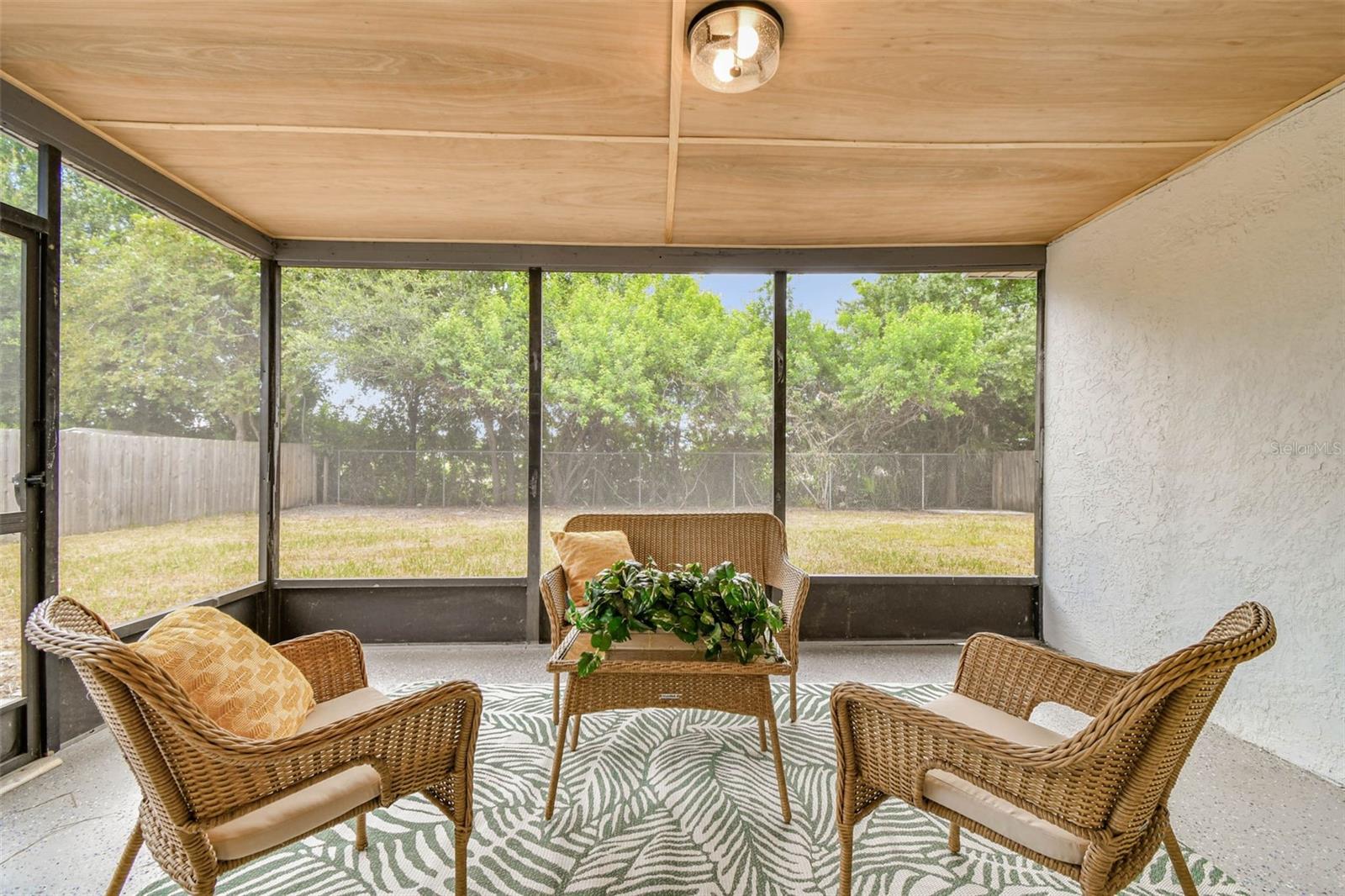 Listing photo id 20 for 1339 Jambalana Drive