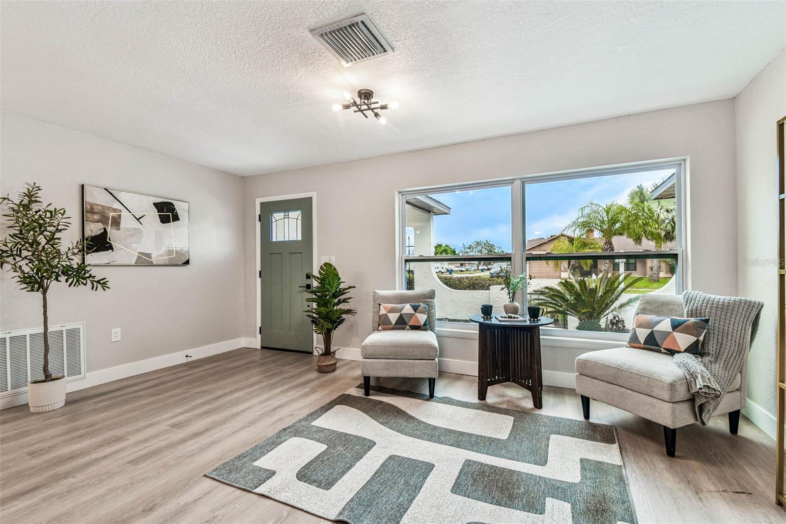 Listing photo id 2 for 1339 Jambalana Drive
