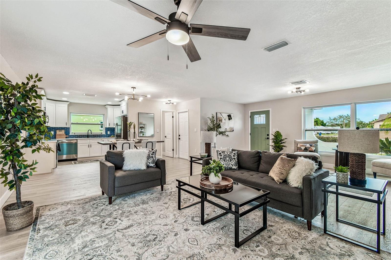 Listing photo id 3 for 1339 Jambalana Drive