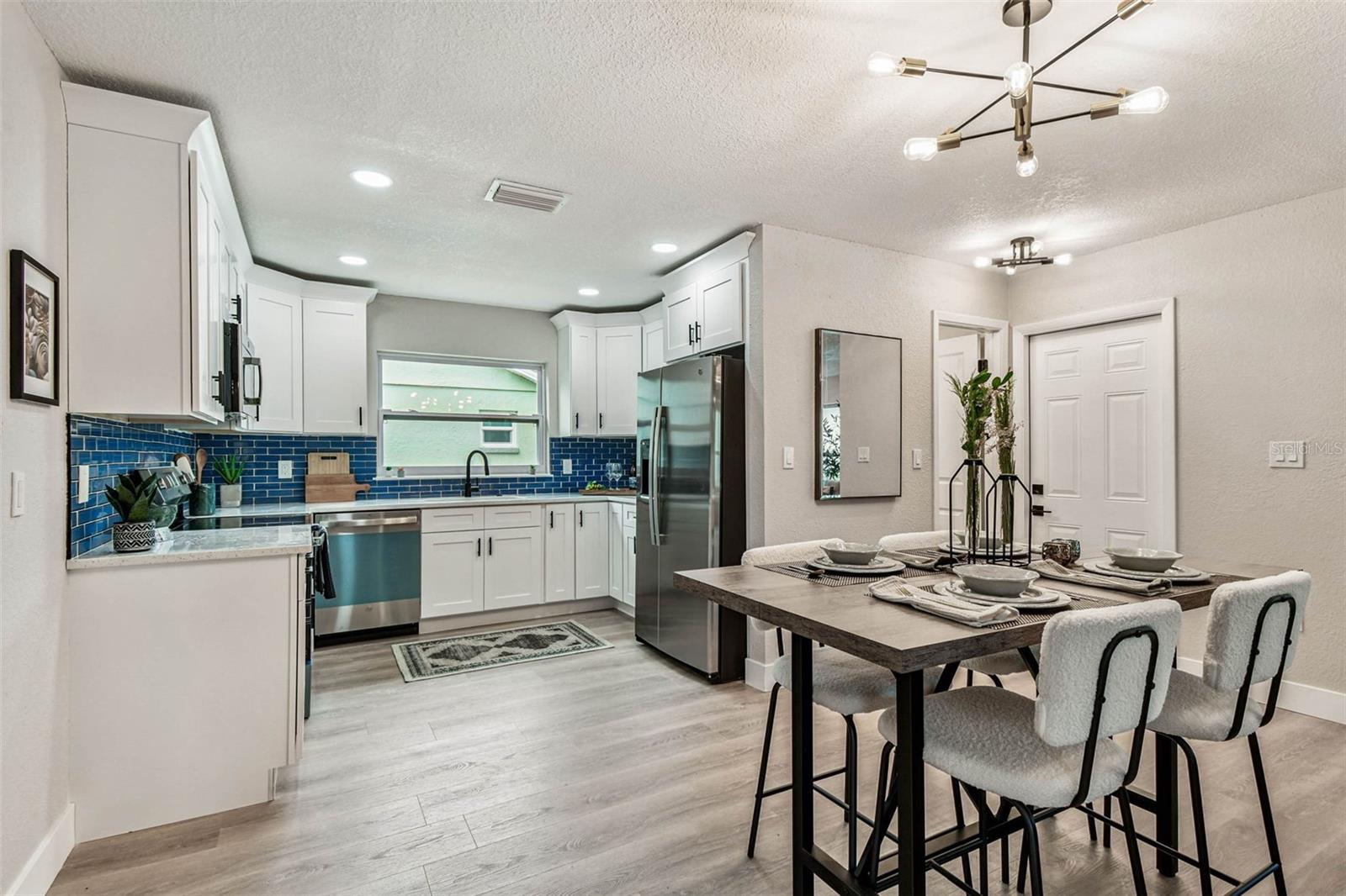 Listing photo id 6 for 1339 Jambalana Drive
