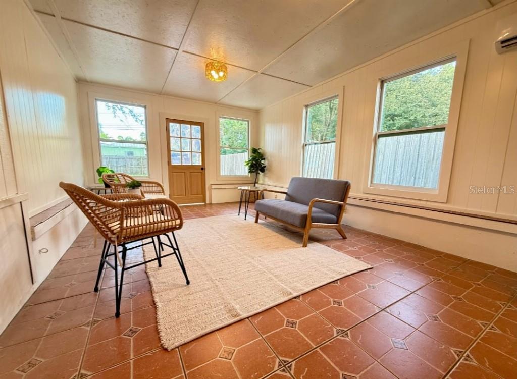 Image 13 of 17 For 918 7th Avenue Sw