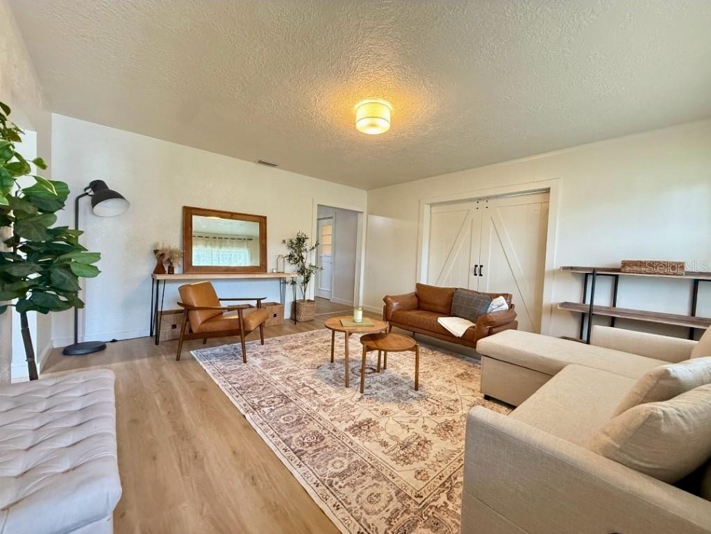 Image 2 of 17 For 918 7th Avenue Sw