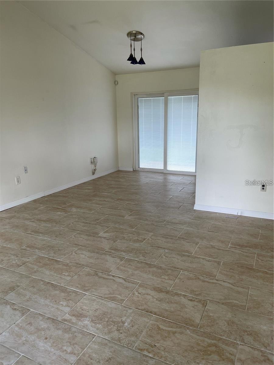 Listing photo id 0 for 7329 Abington Avenue
