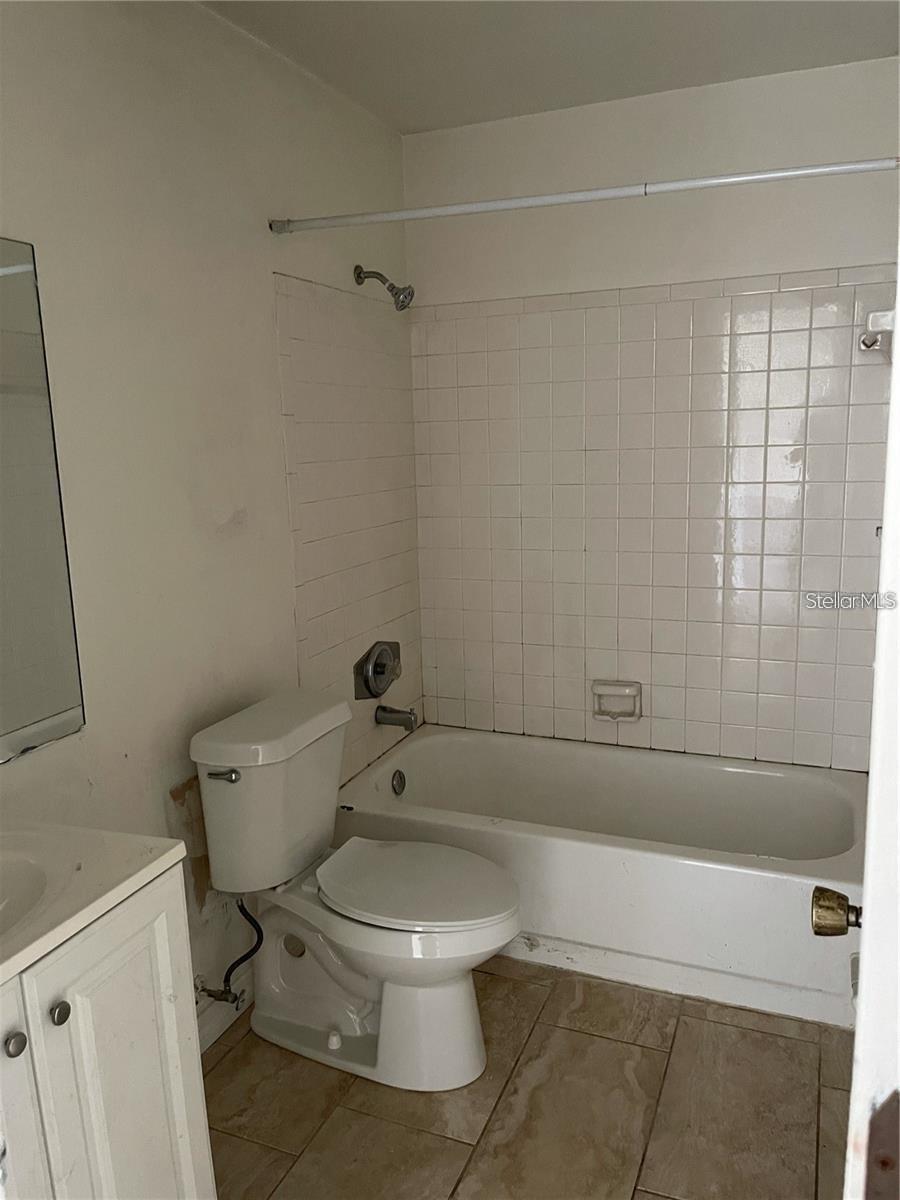Listing photo id 3 for 7329 Abington Avenue