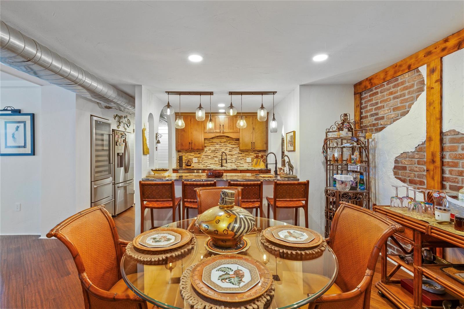 Image 5 of 42 For 440 Gulfview Boulevard 807