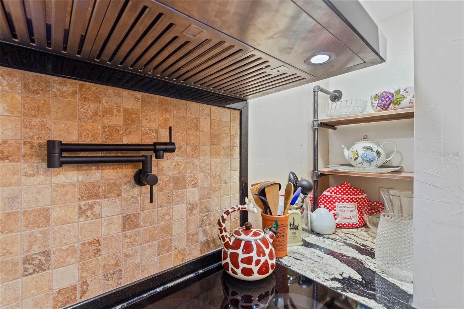 Image 9 of 42 For 440 Gulfview Boulevard 807