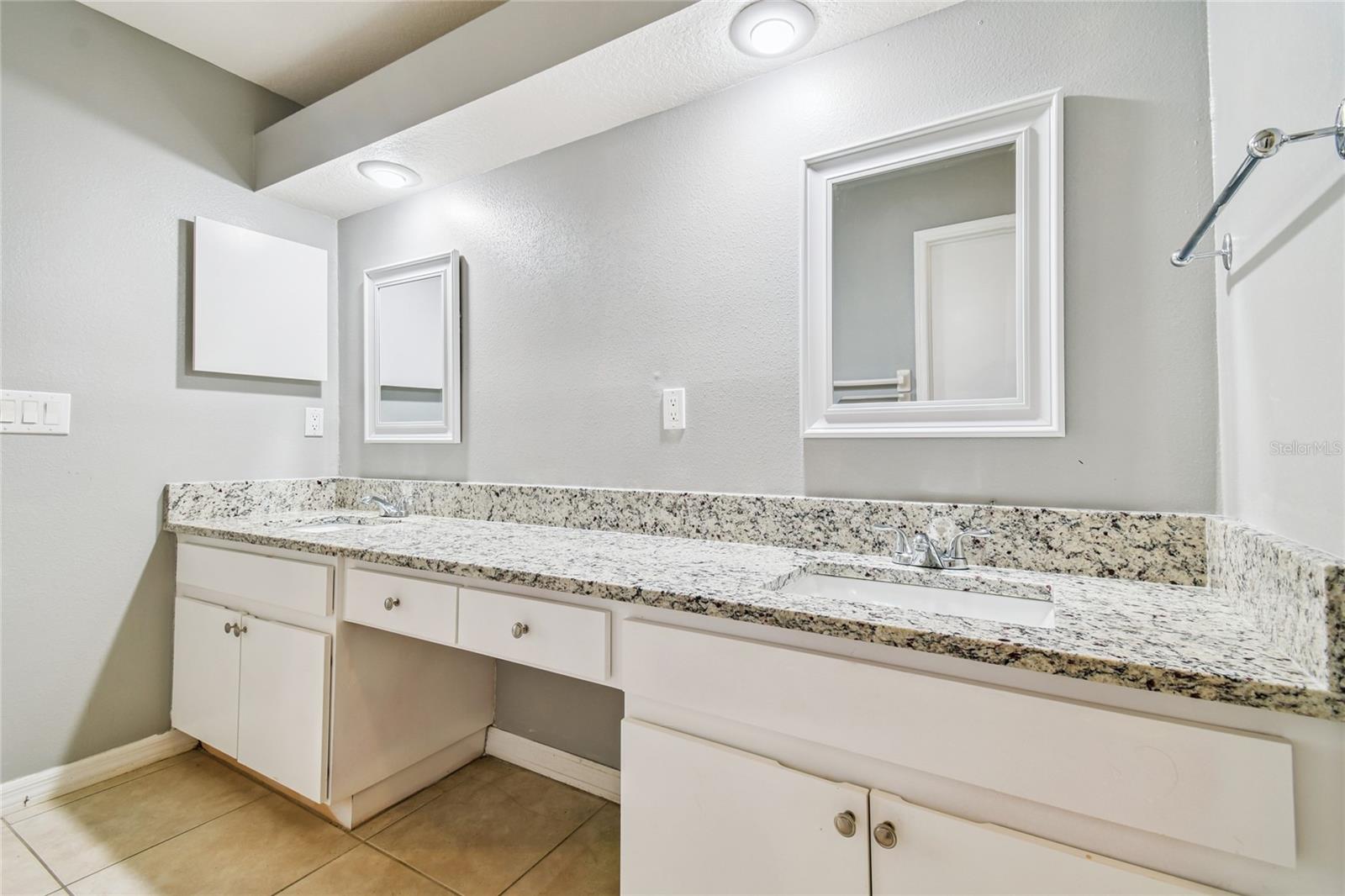 Image 17 of 43 For 11124 Bramblebrush Street