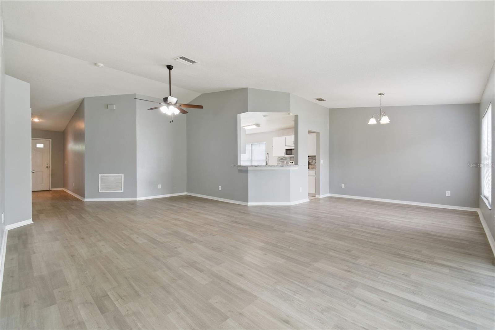 Image 6 of 43 For 11124 Bramblebrush Street
