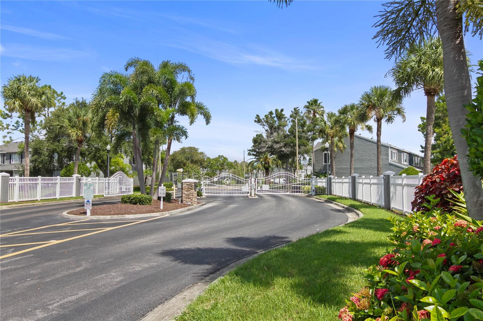Image 3 of 25 For 467 Countryside Key Boulevard