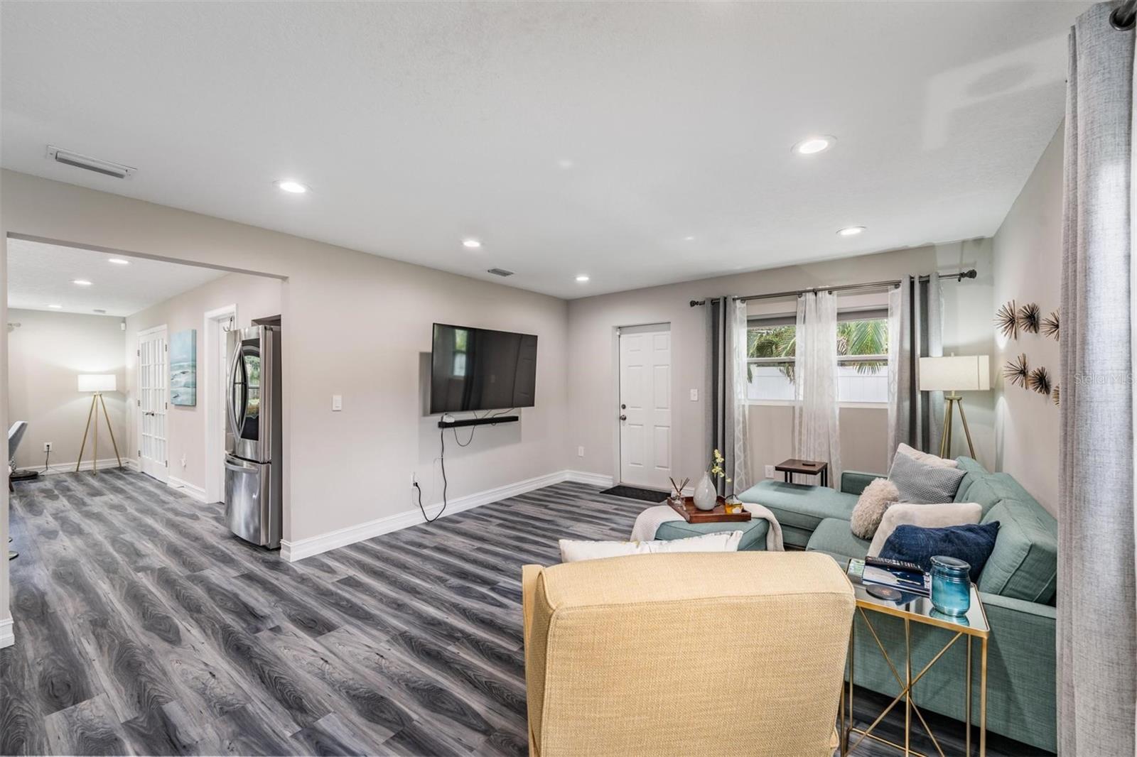 Image 11 of 35 For 7308 Dartmouth Avenue