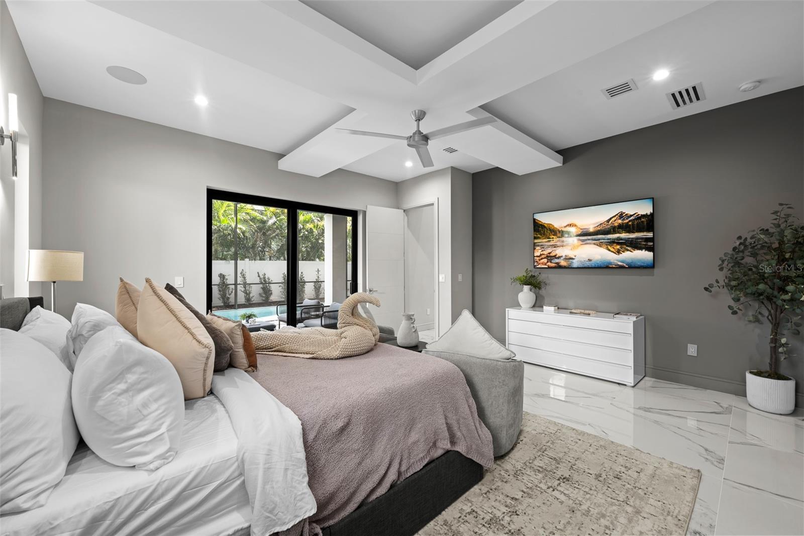 Listing photo id 23 for 3604 El Prado Boulevard