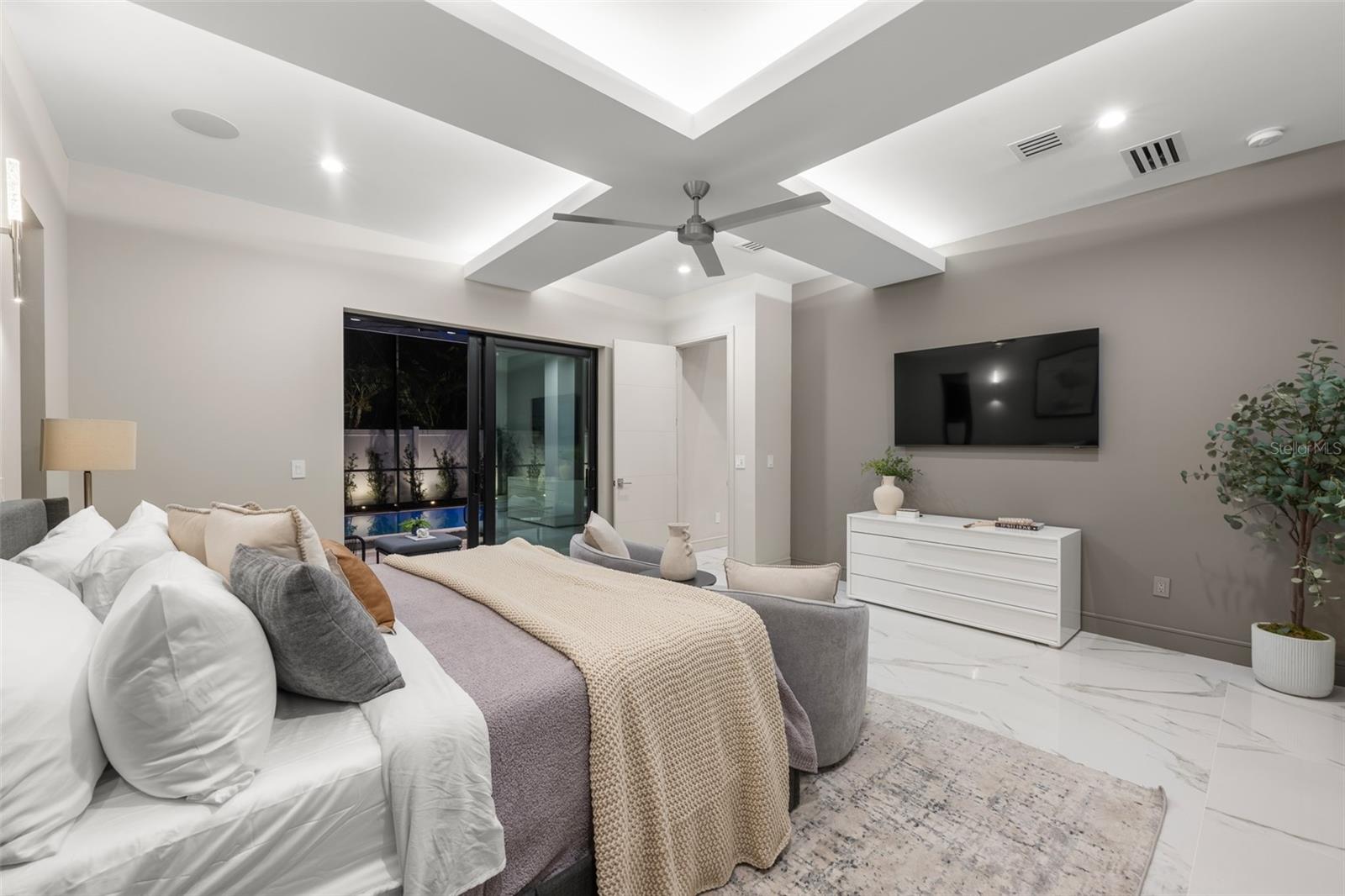 Listing photo id 24 for 3604 El Prado Boulevard