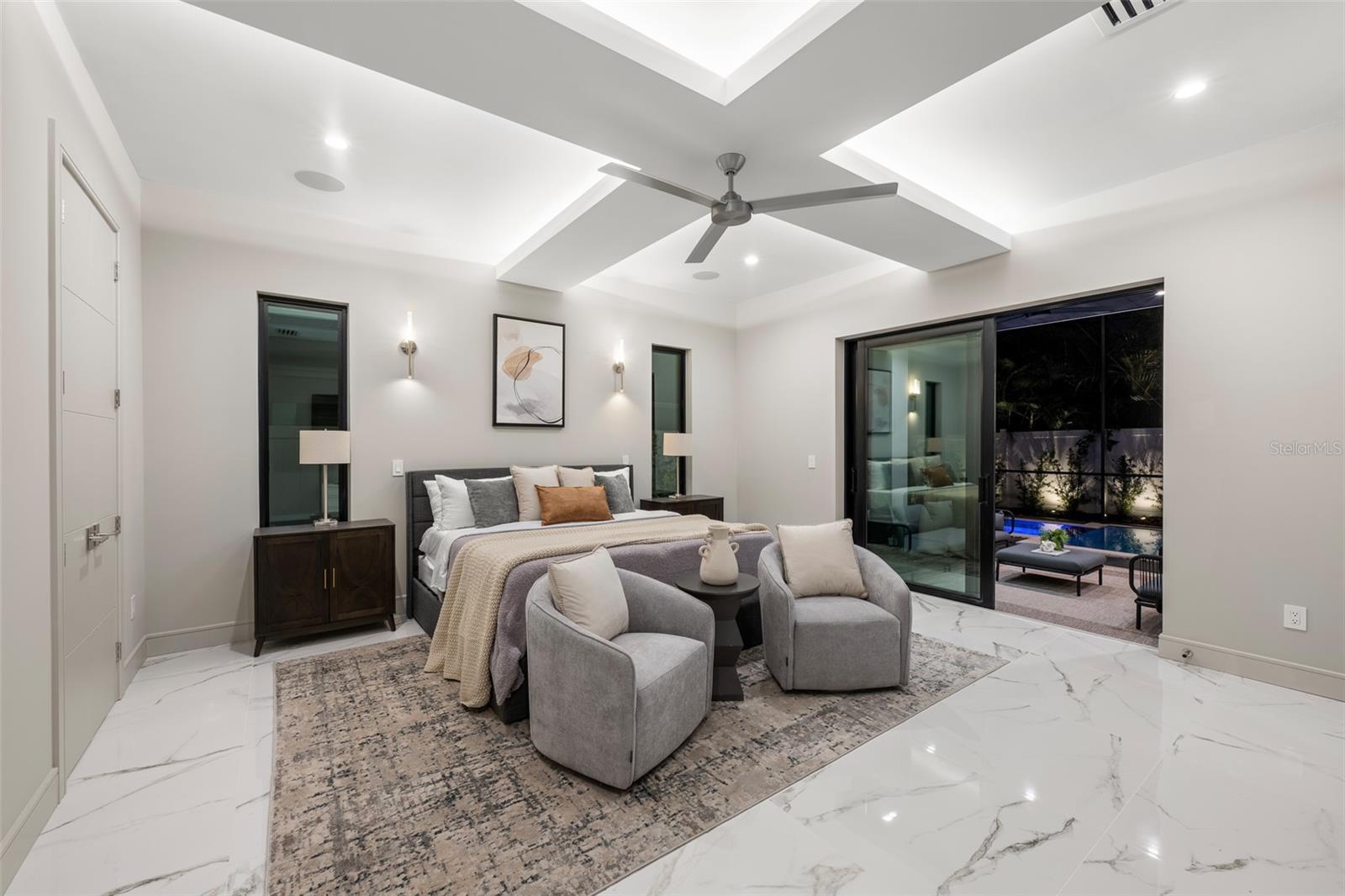 Listing photo id 25 for 3604 El Prado Boulevard