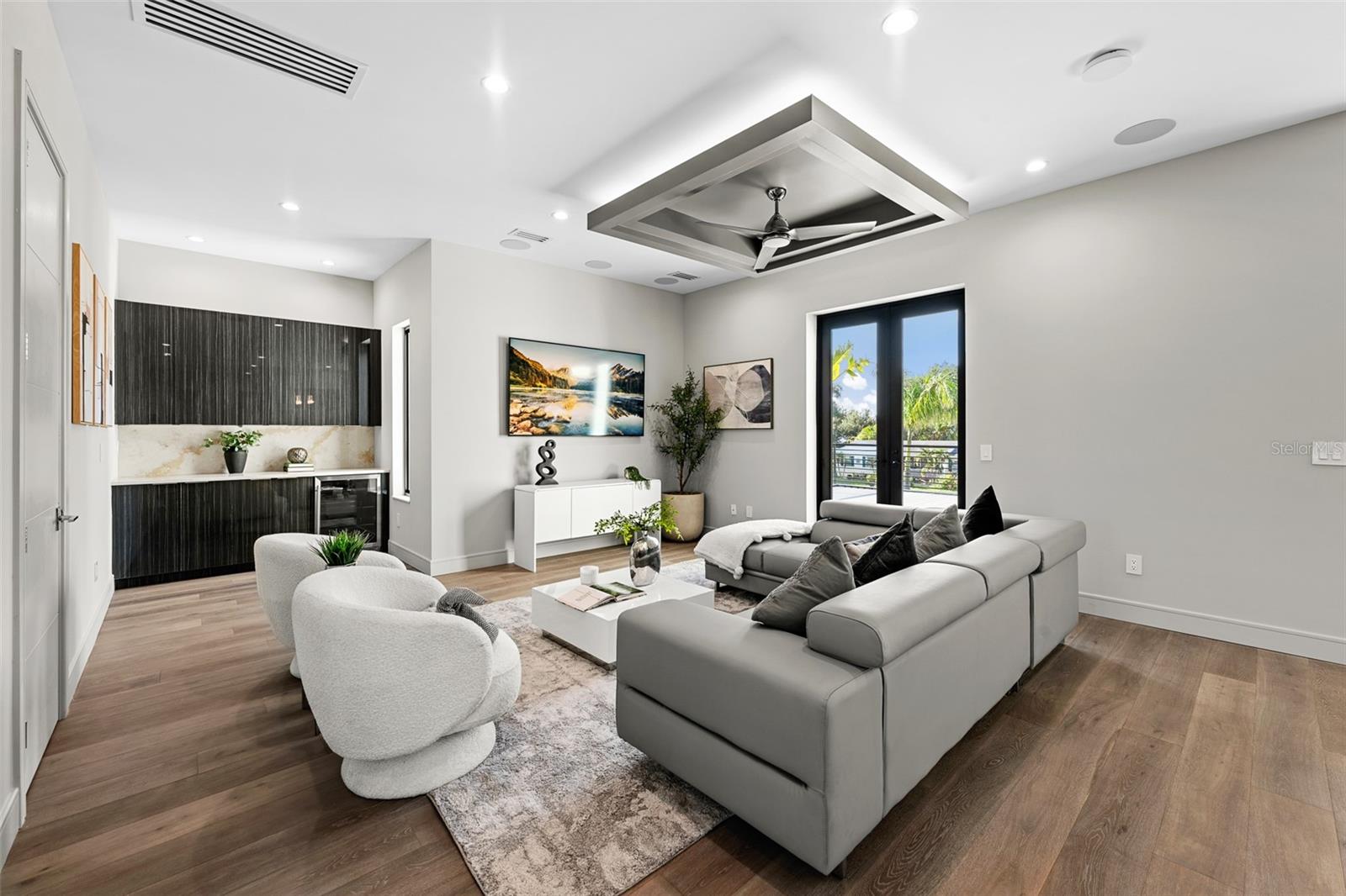 Listing photo id 32 for 3604 El Prado Boulevard