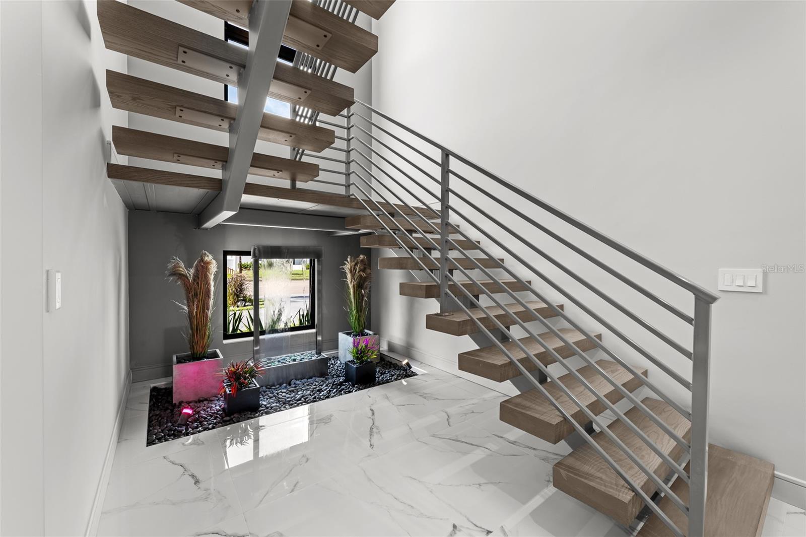 Listing photo id 35 for 3604 El Prado Boulevard