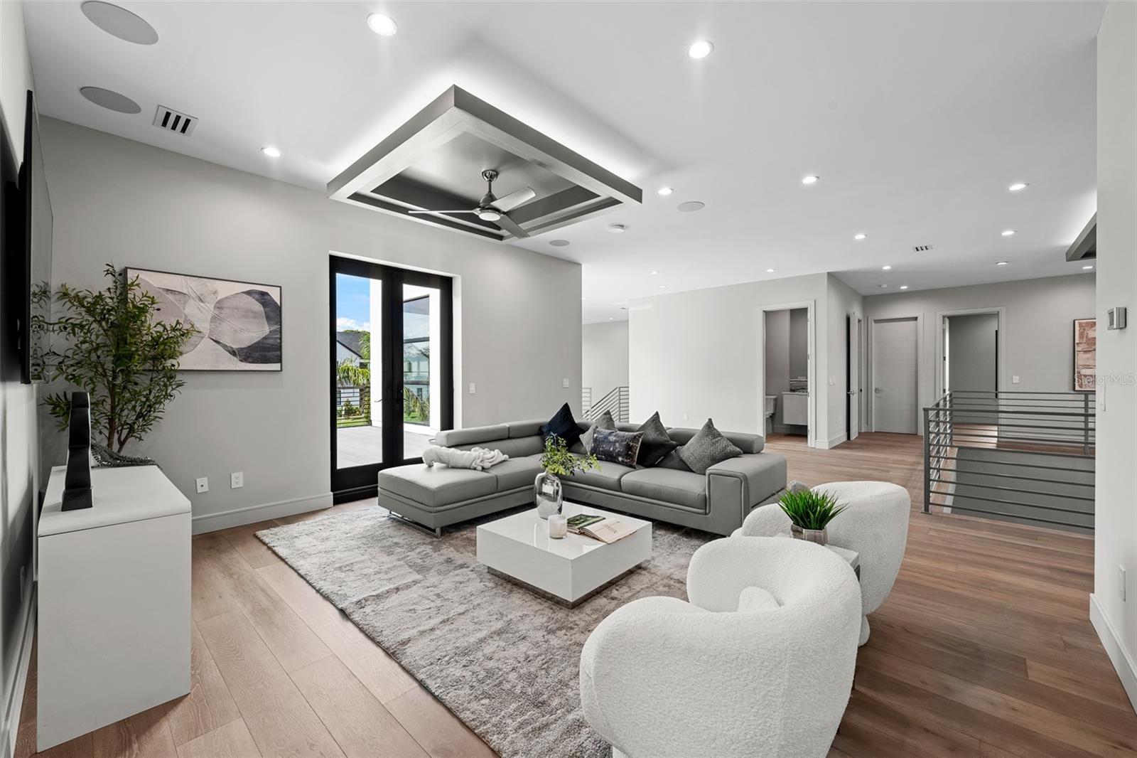 Listing photo id 41 for 3604 El Prado Boulevard
