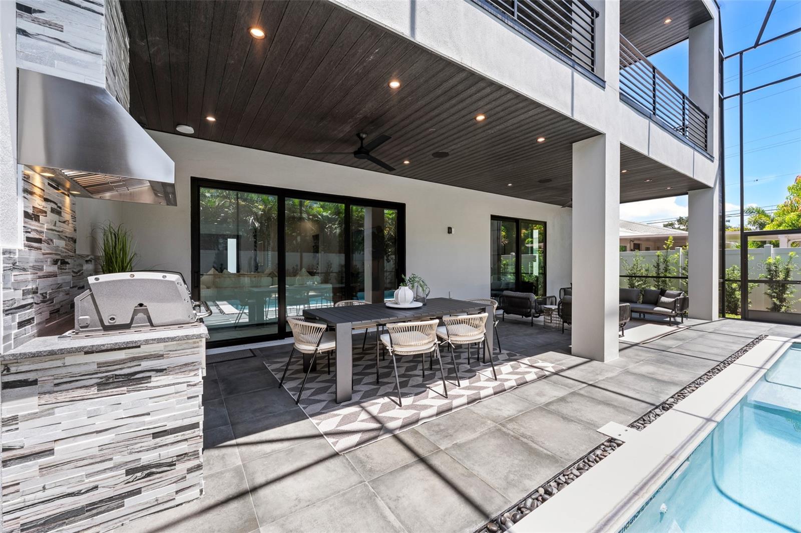 Listing photo id 56 for 3604 El Prado Boulevard