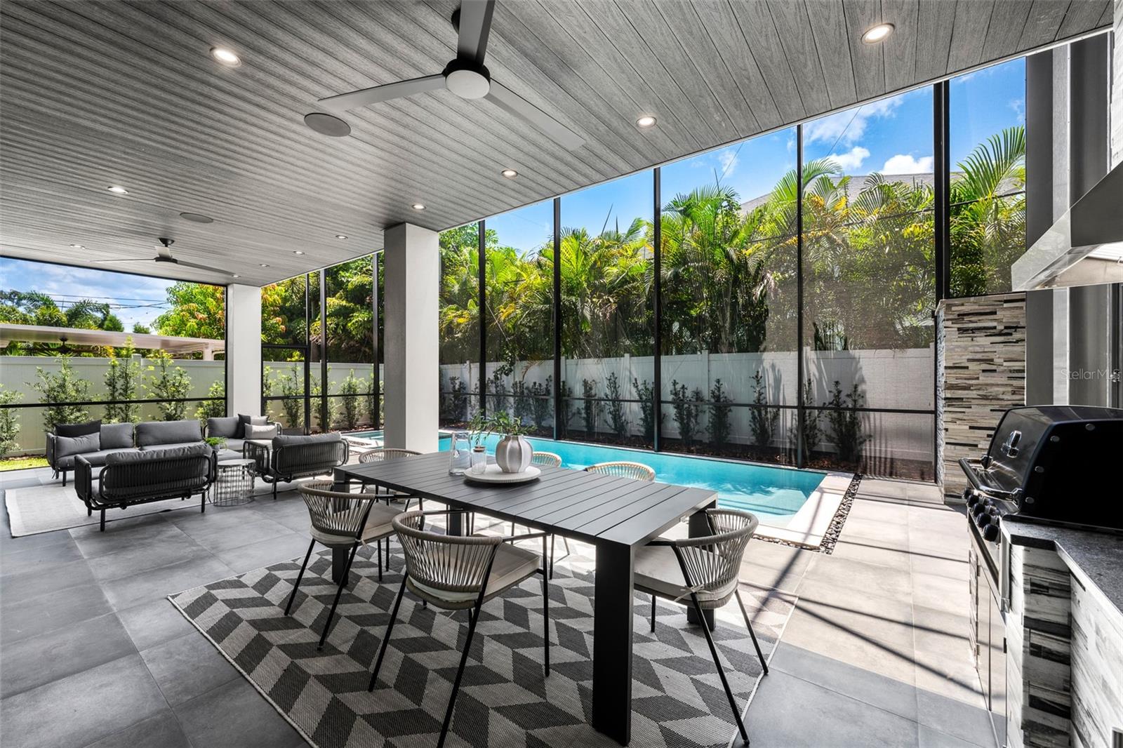 Listing photo id 60 for 3604 El Prado Boulevard