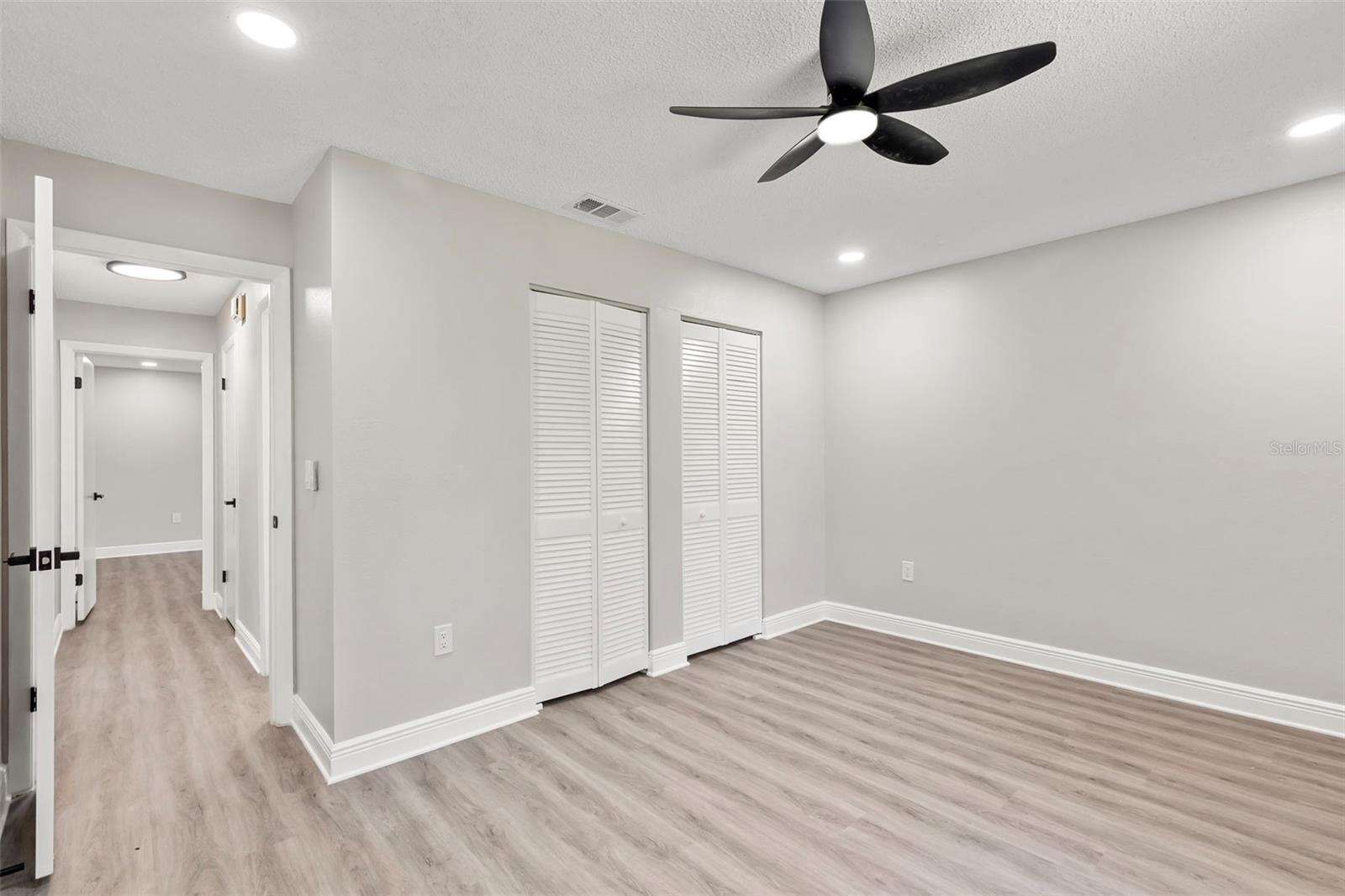 Image 11 of 41 For 1002 Waterview Point