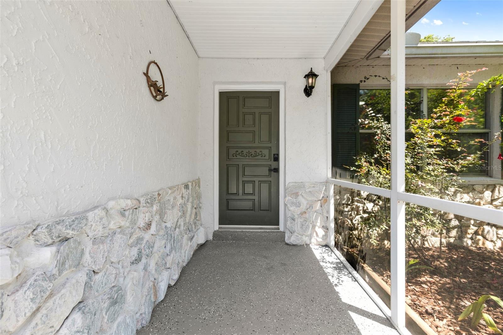 Image 15 of 41 For 1002 Waterview Point
