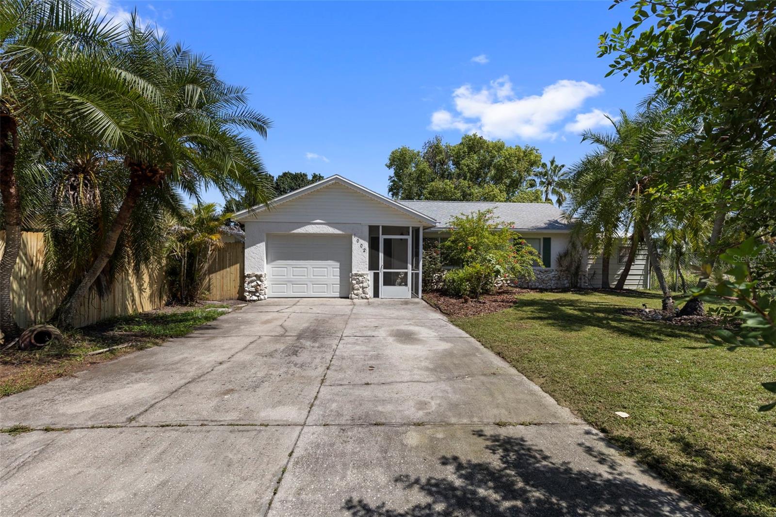 Image 2 of 41 For 1002 Waterview Point