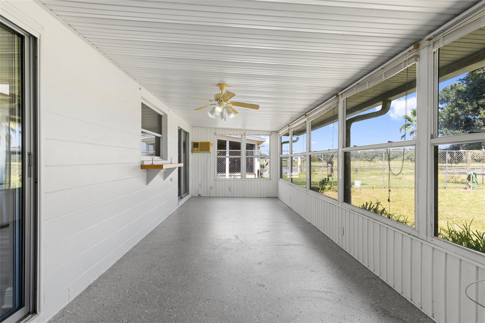 Image 21 of 41 For 1002 Waterview Point