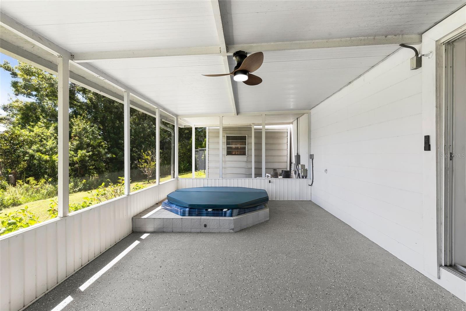 Image 30 of 41 For 1002 Waterview Point