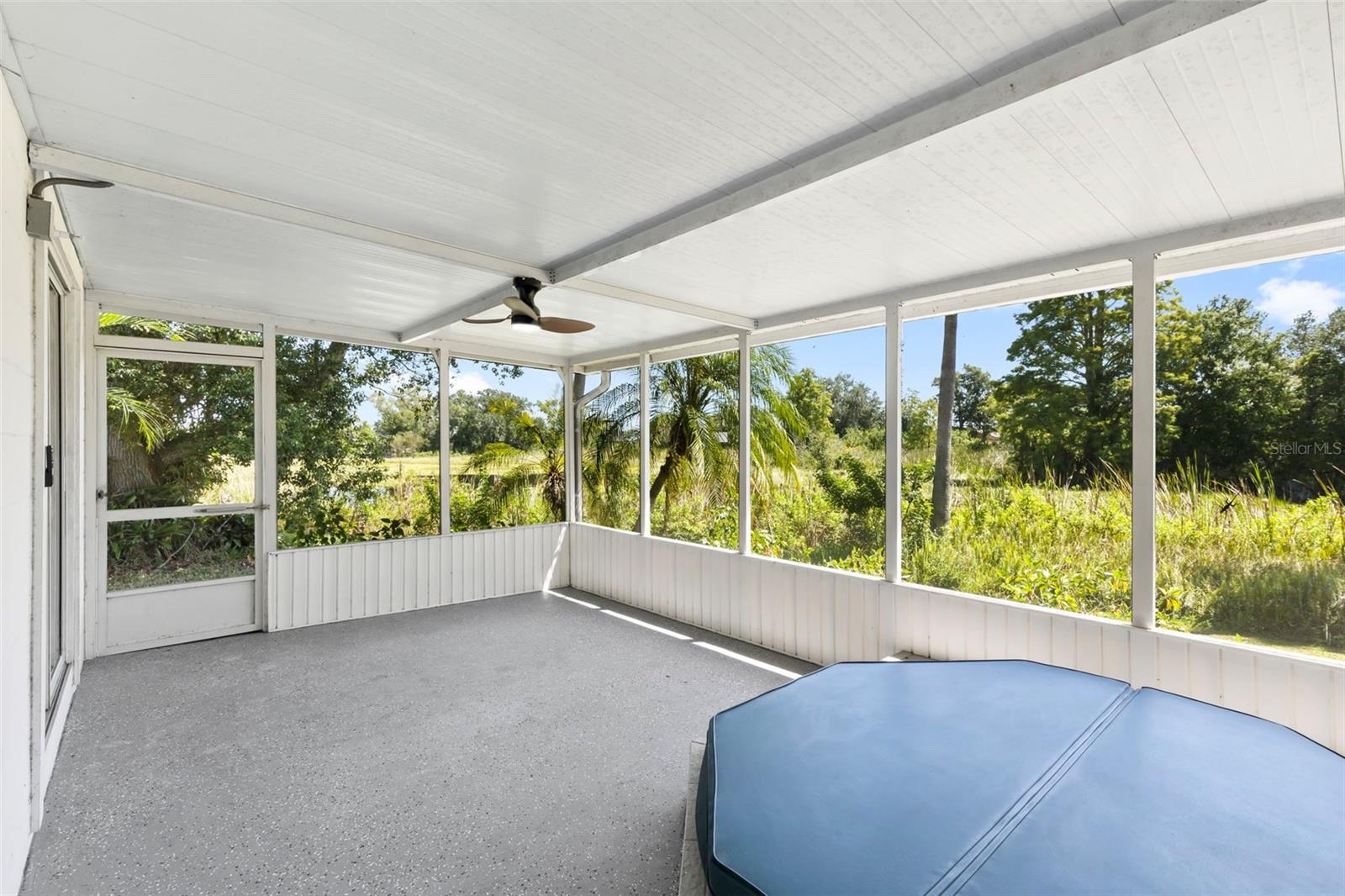 Image 31 of 41 For 1002 Waterview Point