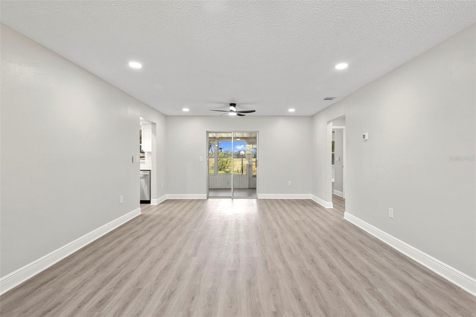 Image 6 of 41 For 1002 Waterview Point