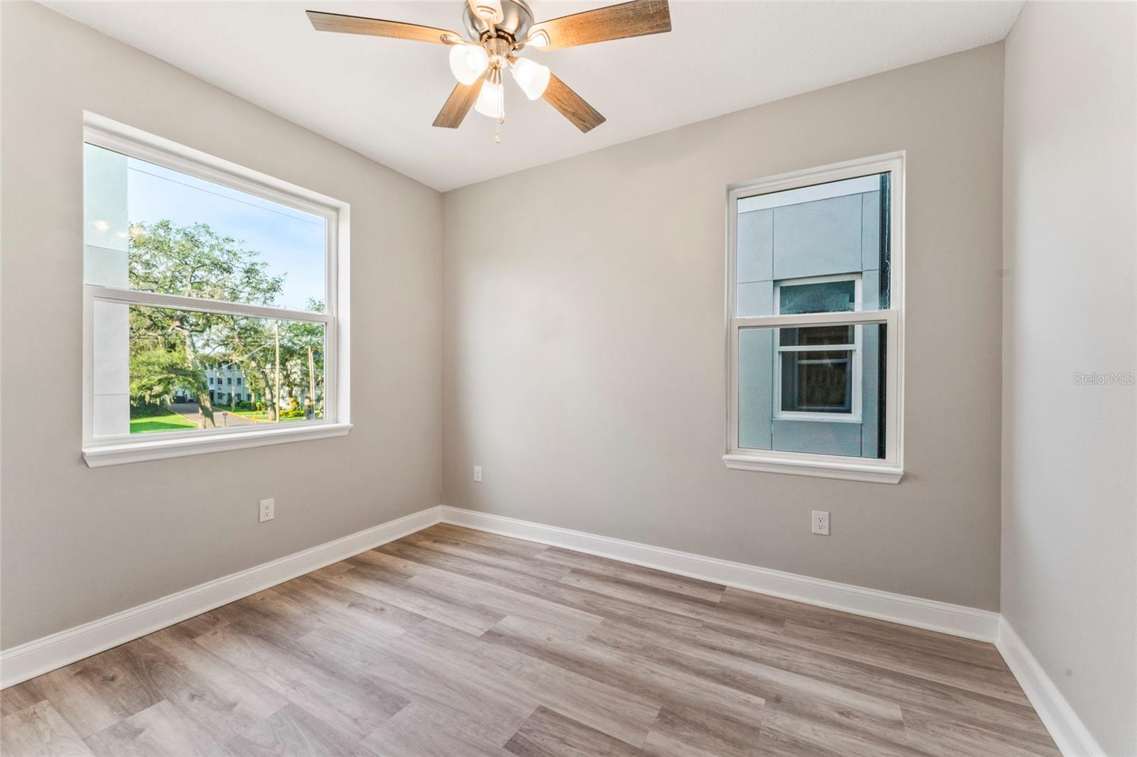 Image 11 of 32 For 809 W Linebaugh Ave  2a