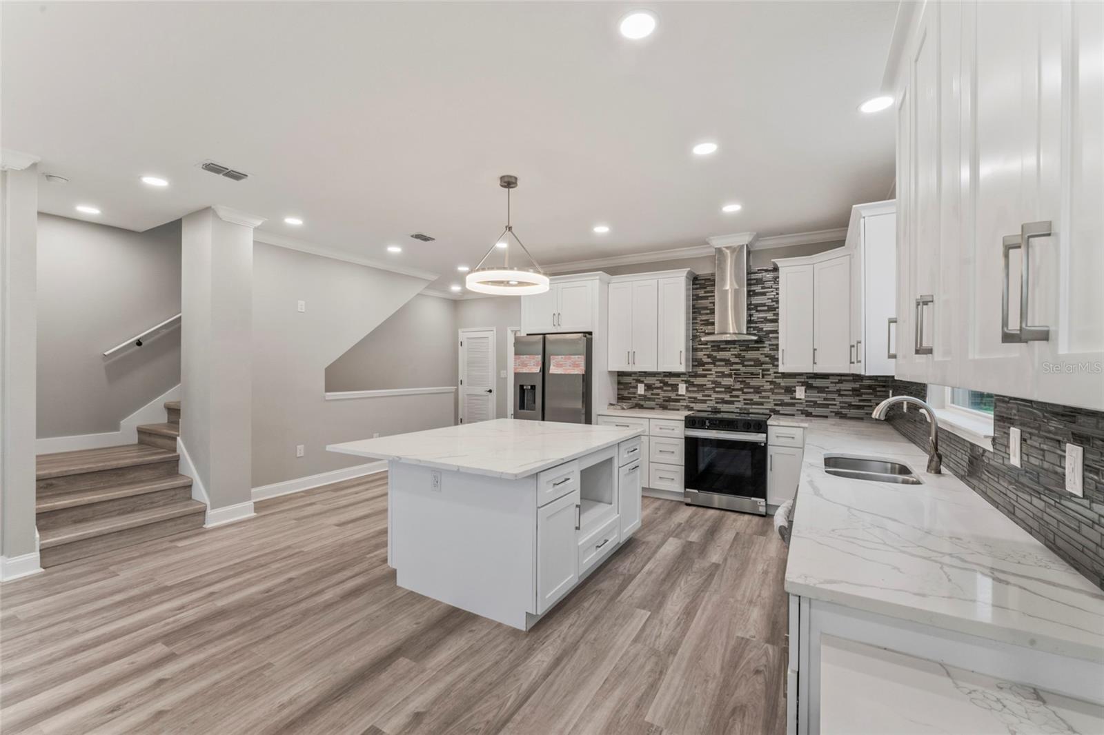 Image 13 of 32 For 809 W Linebaugh Ave  2a