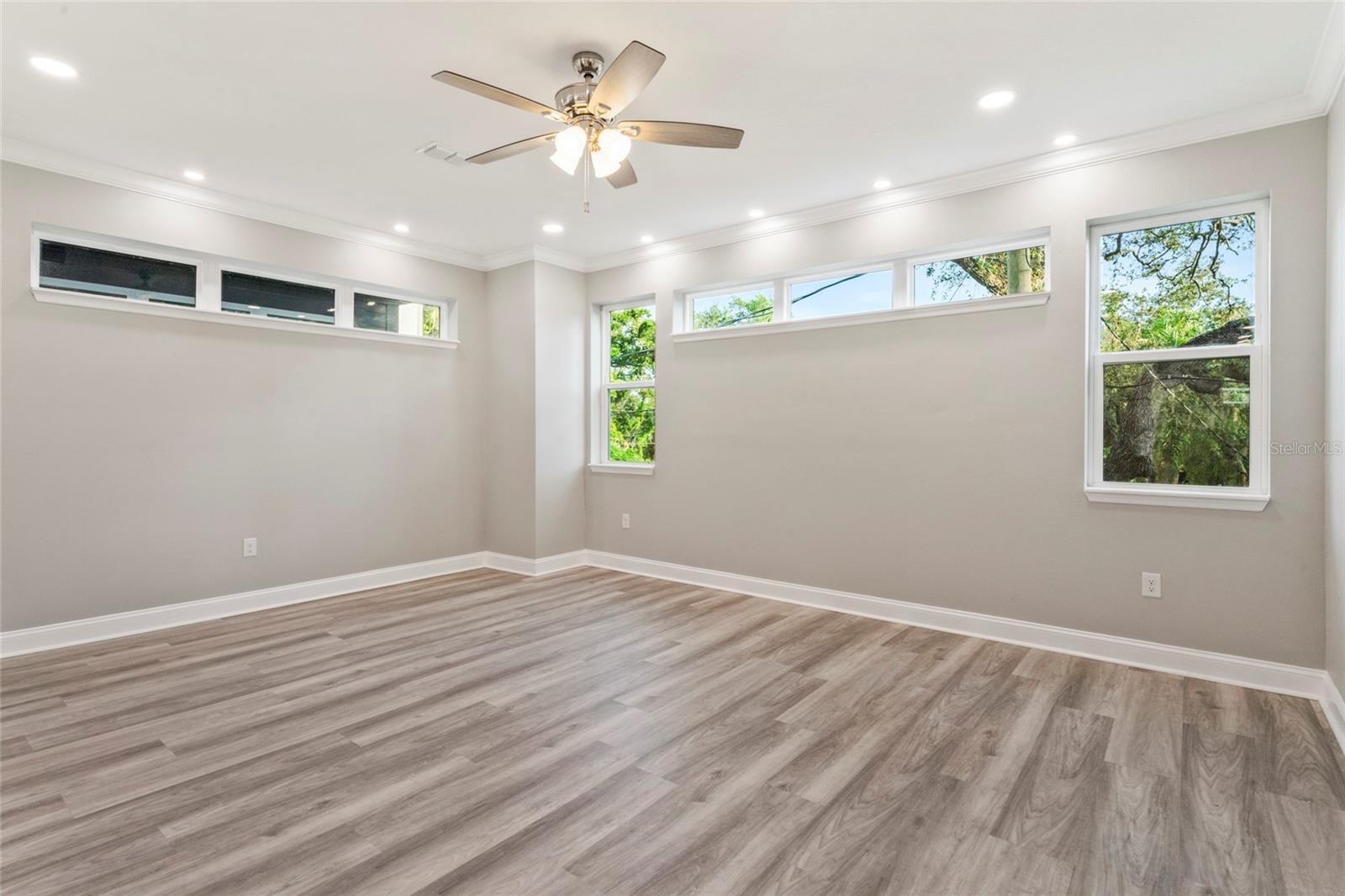 Image 16 of 32 For 809 W Linebaugh Ave  2a