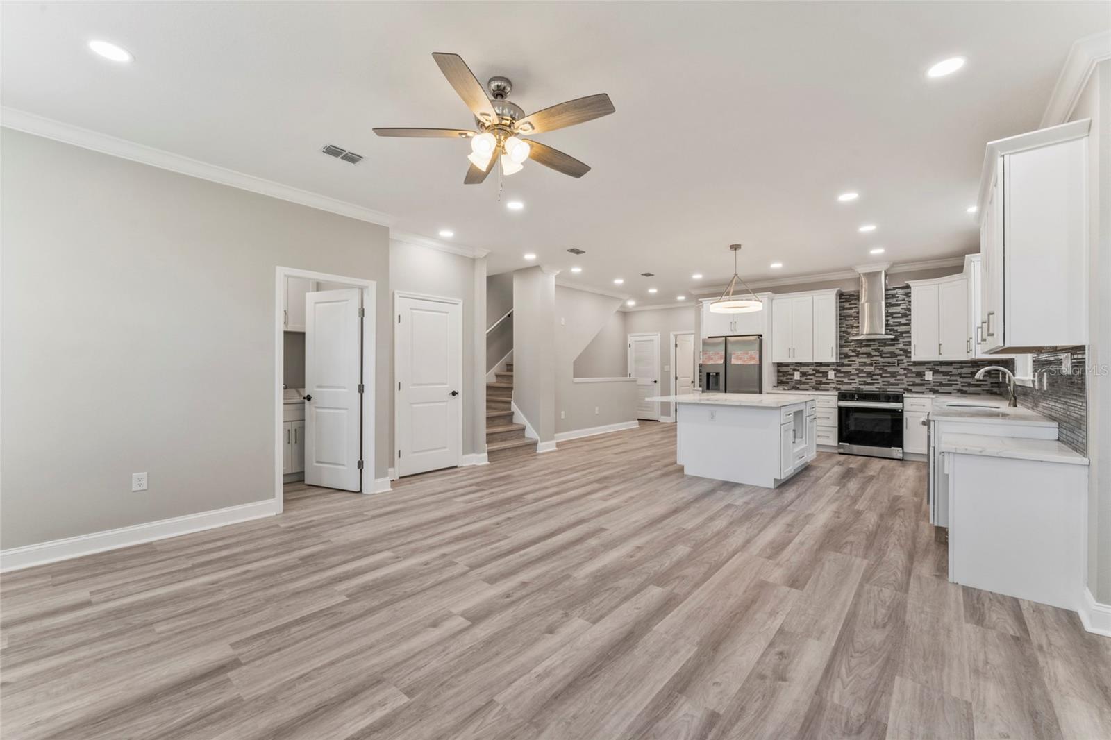 Image 18 of 32 For 809 W Linebaugh Ave  2a