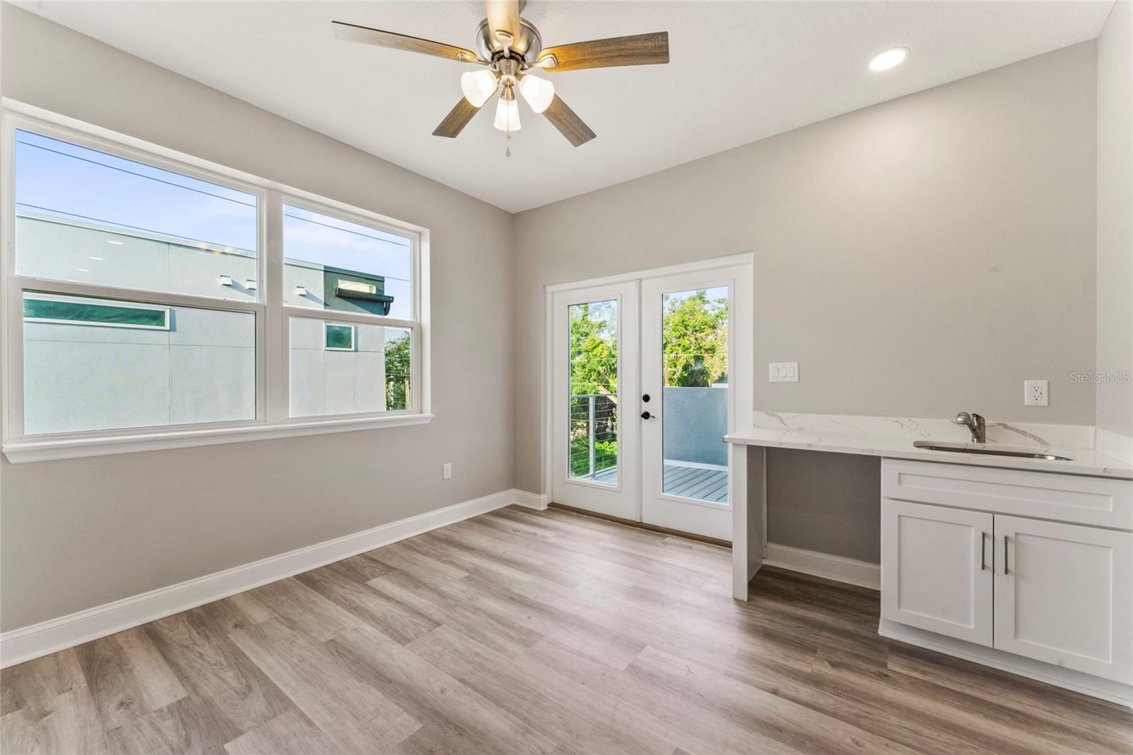 Image 22 of 32 For 809 W Linebaugh Ave  2a
