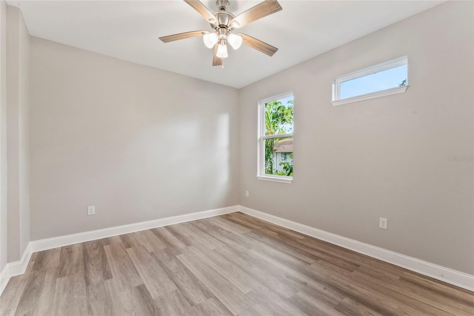 Image 4 of 32 For 809 W Linebaugh Ave  2a