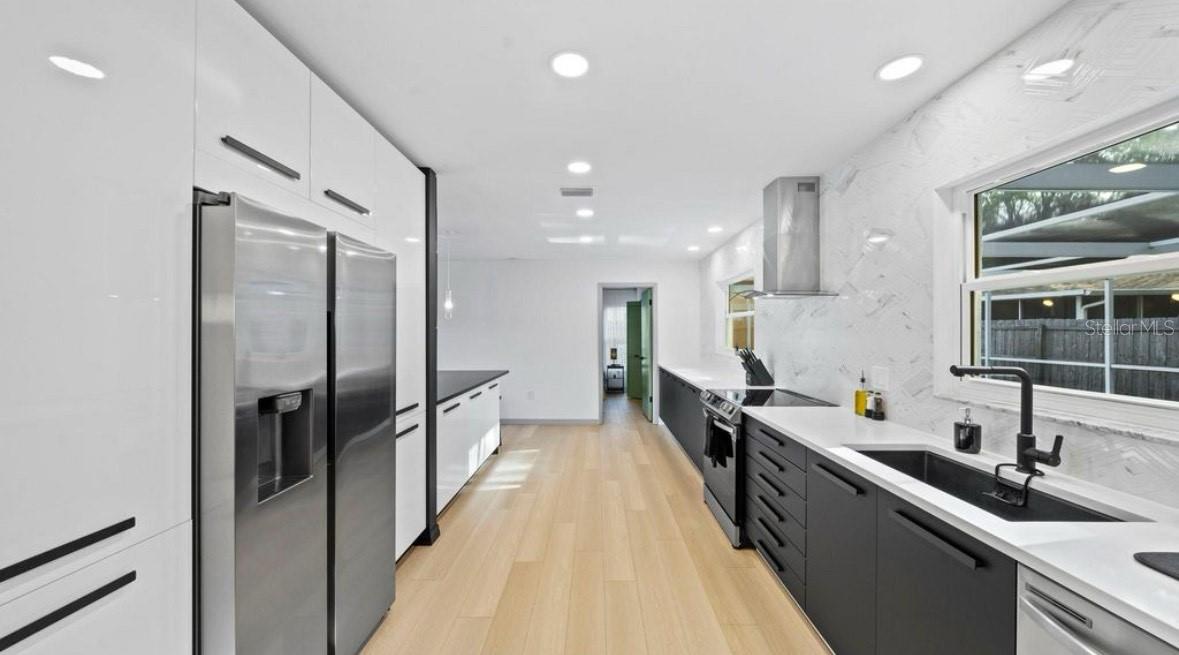 Image 4 of 13 For 11123 117th Way