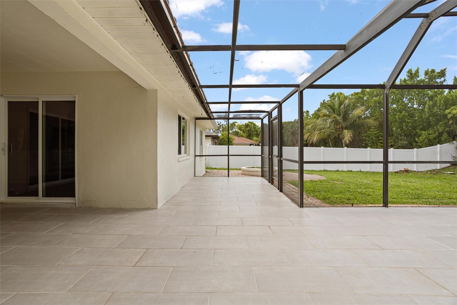 Image 10 of 35 For 27153 Edenbridge Court