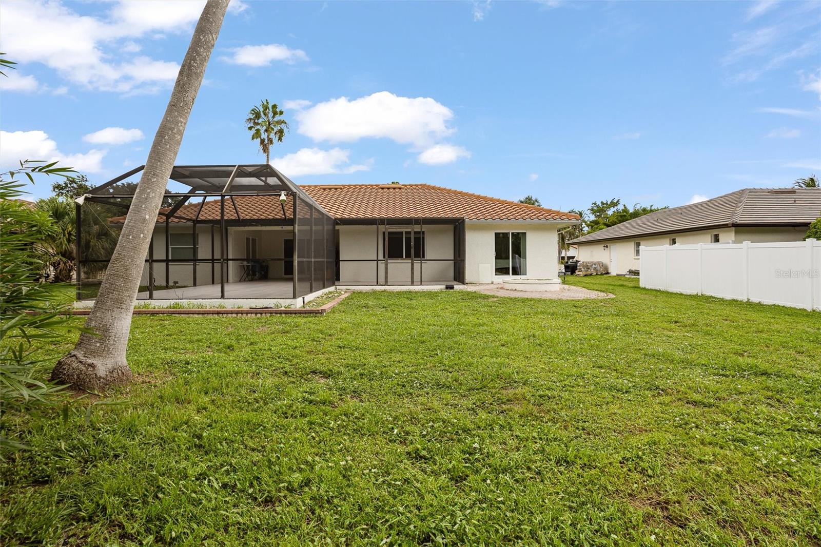 Image 8 of 35 For 27153 Edenbridge Court