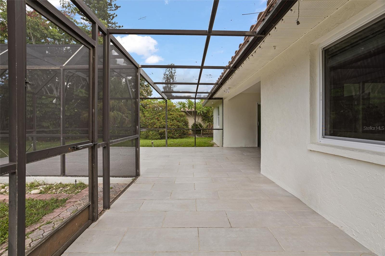 Image 9 of 35 For 27153 Edenbridge Court