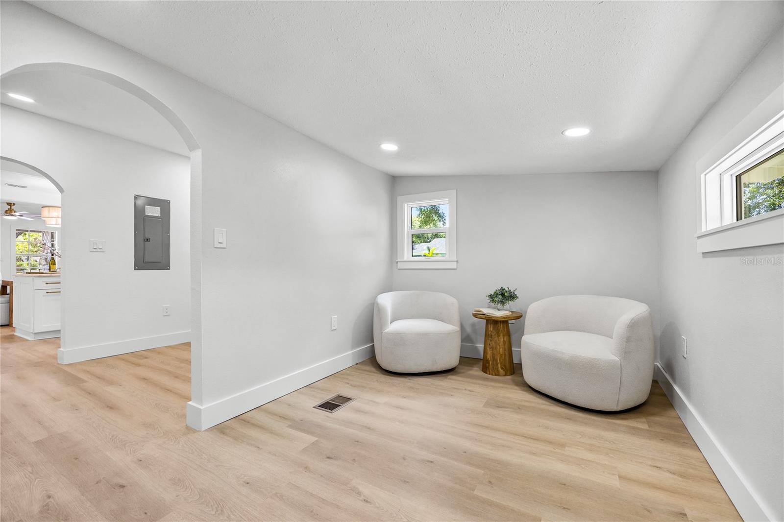 Image 15 of 26 For 6810 Branch Avenue