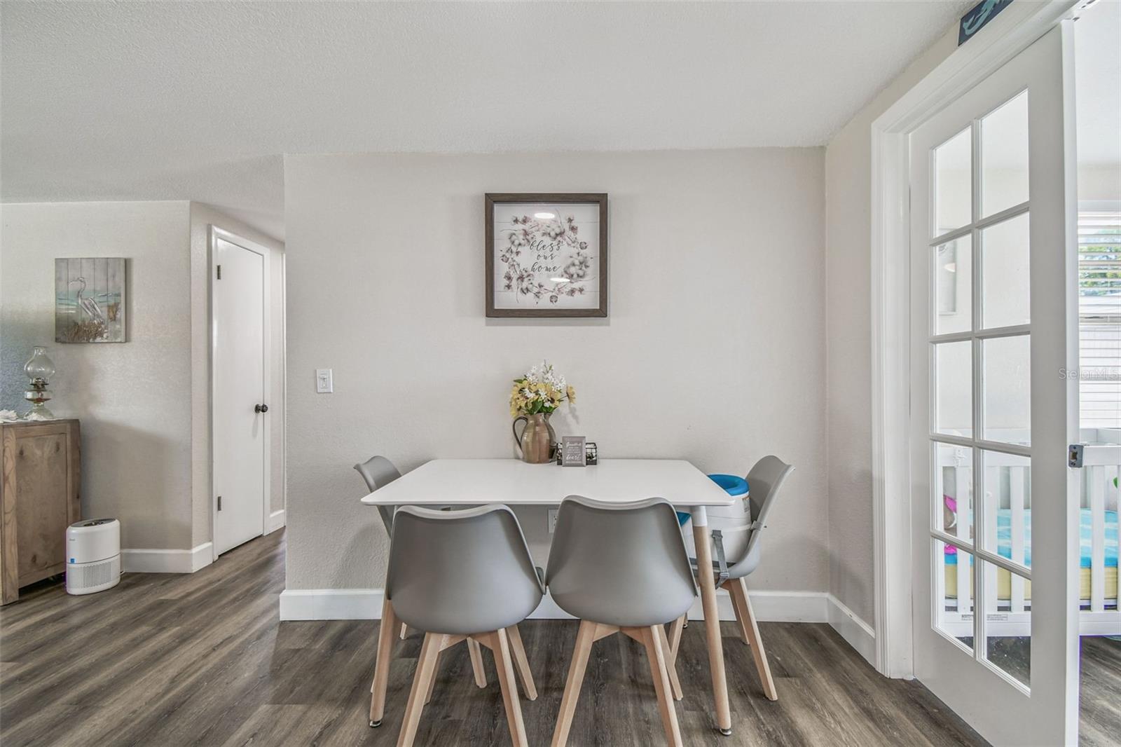 Listing photo id 8 for 6743 Knightsbridge Drive